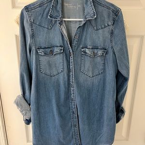 Gap maternity soft chambray shirt